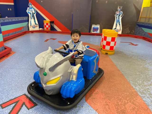 自分で運転できるバッテリーカー/ウルトラアスレチック横浜(ららぽーと横浜2F)