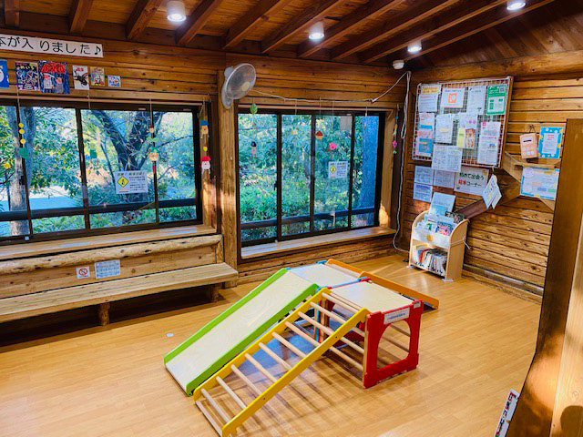 子育て情報コーナー/踊場公園こどもログハウス