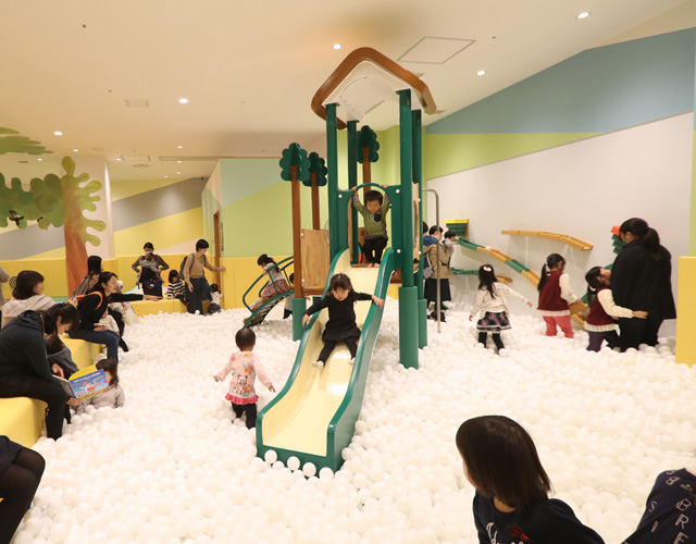 ボールプールコーナー/フレーベル館 Kinder Platz トレッサ横浜店