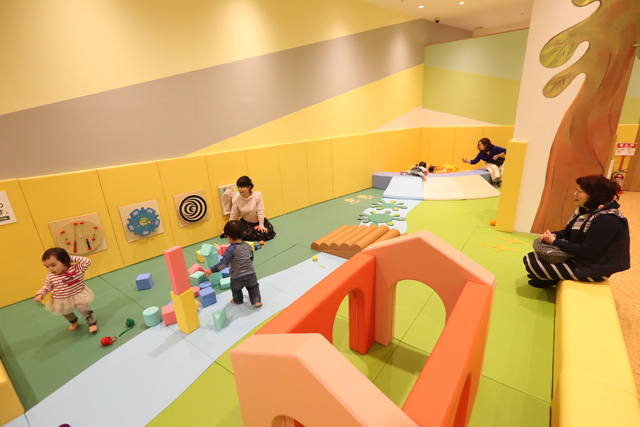 赤ちゃん専用コーナー「ぼうけんのしま」/フレーベル館 Kinder Platz トレッサ横浜店