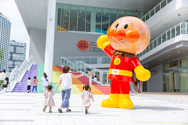 高さ約4mの「おおきなアンパンマン」/横浜アンパンマンこどもミュージアム