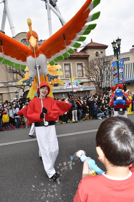 フロート周辺にもポケモンのキャラクターがいっぱい／ユニバーサル・スタジオ・ジャパン（大阪府）