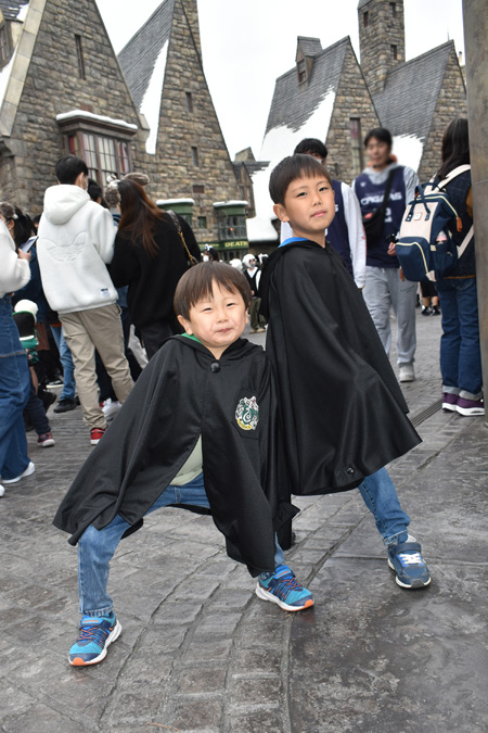 ハリー・ポッターのコスチュームを着たキッズ／ユニバーサル・スタジオ・ジャパン（大阪府）