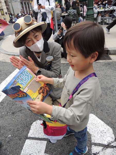 子どもたちの答がわかったときの表情／ユニバーサル・スタジオ・ジャパン（大阪府）