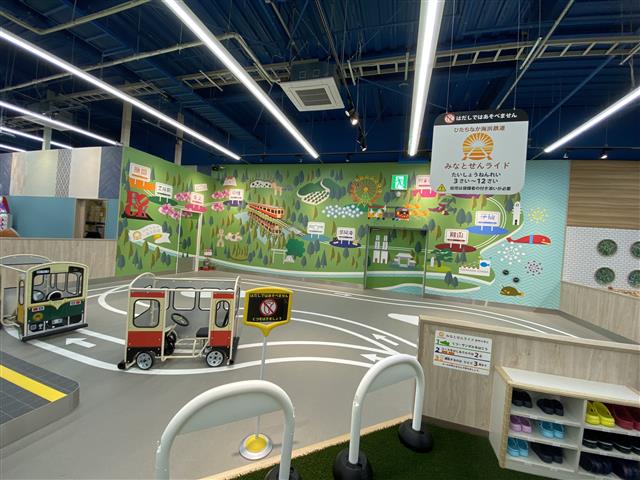 ひたちなか海浜鉄道キハ205とキハ3710の足こぎのペダルカー/あそびパークPLUS ジョイフル本田ニューポートひたちなか店