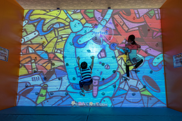 ボルダリングとゲームの両方を楽しむことができる/ファンタジーキッズリゾート武蔵村山