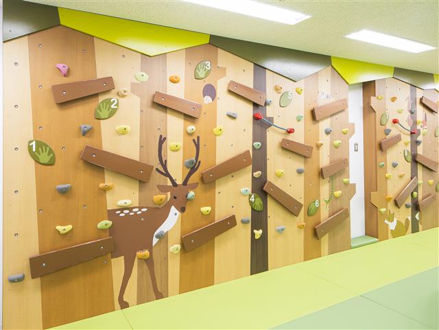 クライミングウオール(ぼうけんの森）／前橋市子育てひろば