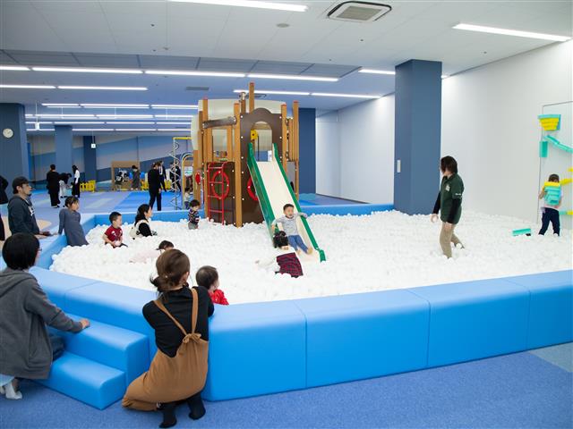 ボールプール＆ボールプール隣のアスレチック／フレーベル館 Kinder Platz ガーデン前橋店