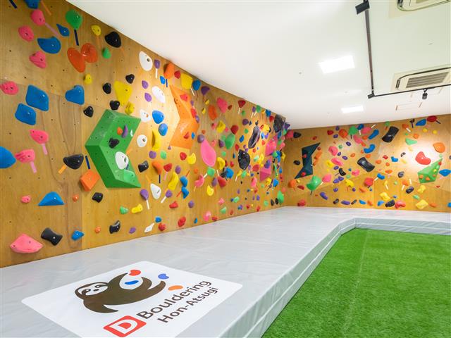 キッズ専用ボルダリングエリア/ディーボルダリング本厚木
