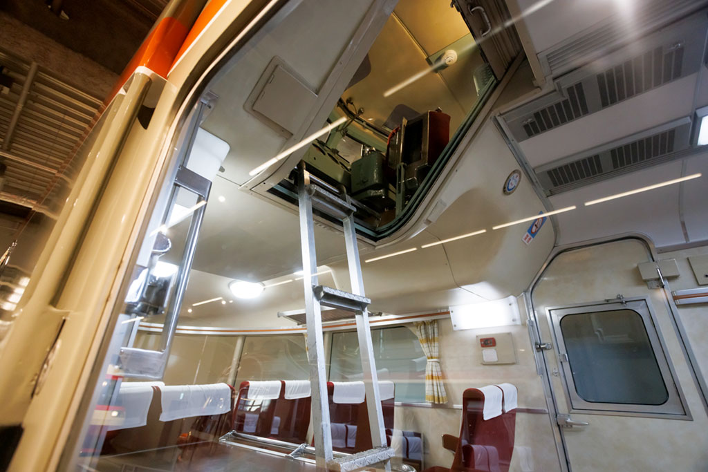 HiSE（10000形）天井／ロマンスカーミュージアム