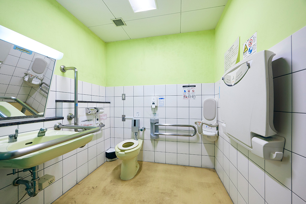 ユニバーサルトイレ/高槻市自然博物館 あくあぴあ芥川（大阪府/高槻市）