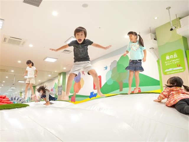 ドーム型トランポリン「風の丘」/あそびパークPLUS みなとみらい東急スクエア店