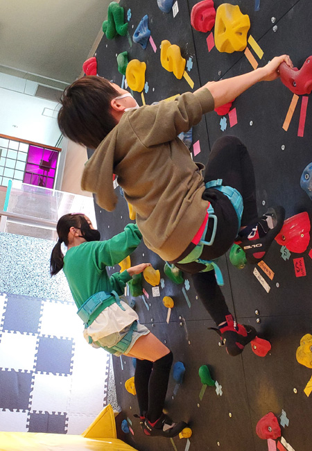 高さ2.7mのロックステーション/猿島コミュニティセンター