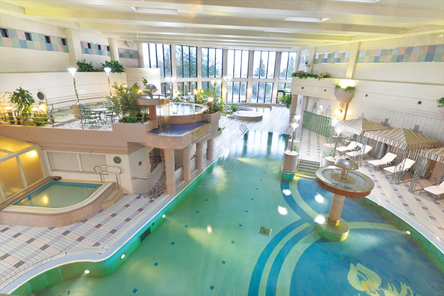 温泉を利用したプール/ホテルリステル猪苗代ウイングタワー（福島県/猪苗代町）