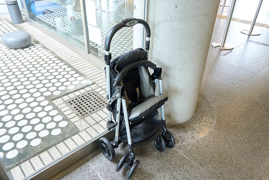 「陶芸館」のみ利用できる貸し出しベビーカー/滋賀県立陶芸の森（滋賀県/甲賀市）