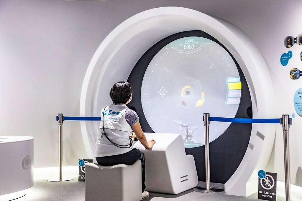 「まちゾーン」にある体験展示で/大阪市下水道科学館(大阪府)