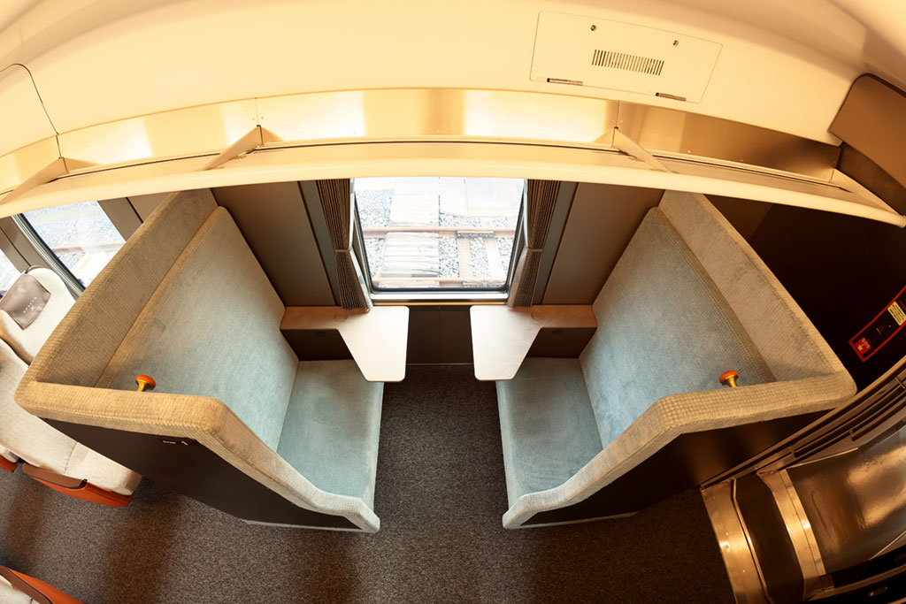 東武鉄道スペーシアX／5号車：ボックスシート