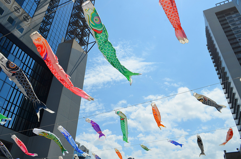 梅田スカイビル　「鯉のぼりの放流」（大阪府/大阪市）