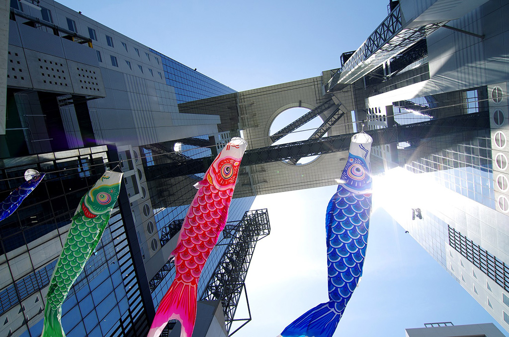 梅田スカイビル　「鯉のぼりの放流」（大阪府/大阪市）