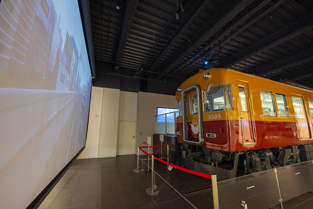 京阪電車の3000系車両/KUZUHA MALL SANZEN-HIROBA(大阪府/枚方市)