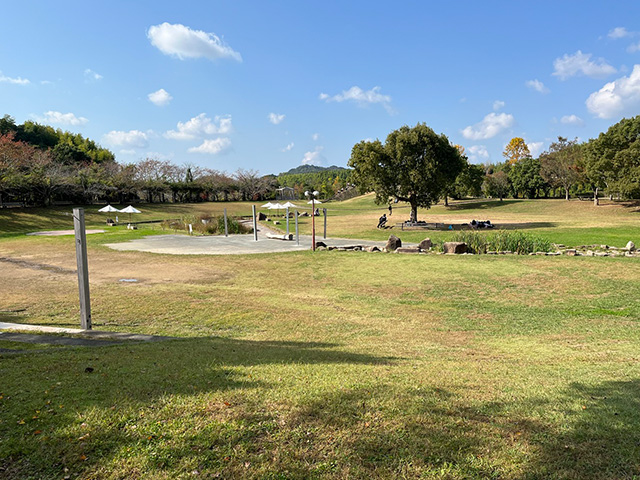 石造りの囲炉裏が印象的な「炎の囲炉裏」/道の駅 四季の郷公園(和歌山県/和歌山市)