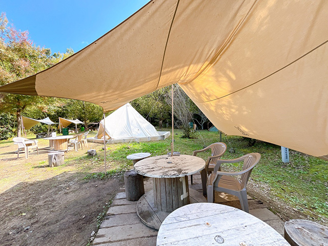 TIPIとタープが設営されている/道の駅 四季の郷公園(和歌山県/和歌山市)