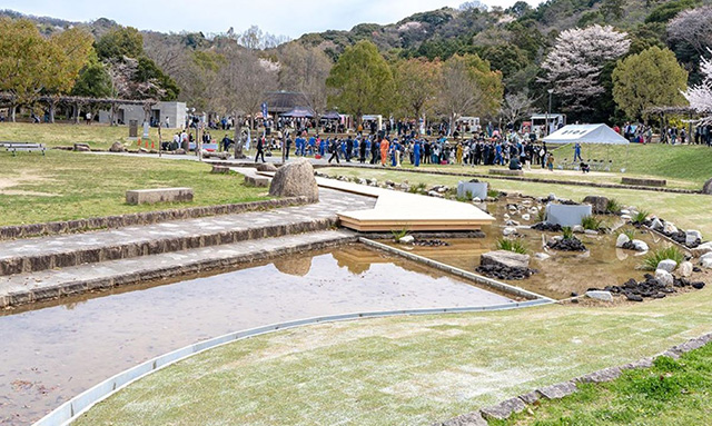 「四季の広場」の小川/道の駅 四季の郷公園(和歌山県/和歌山市)
