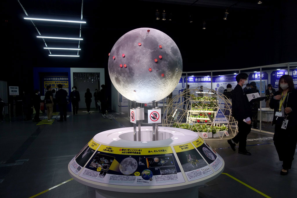 月モニュメント/特別展「NEO 月でくらす展 ~宇宙開発は、月面移住の新時代へ!~」/日本科学未来館(東京都/江東区)