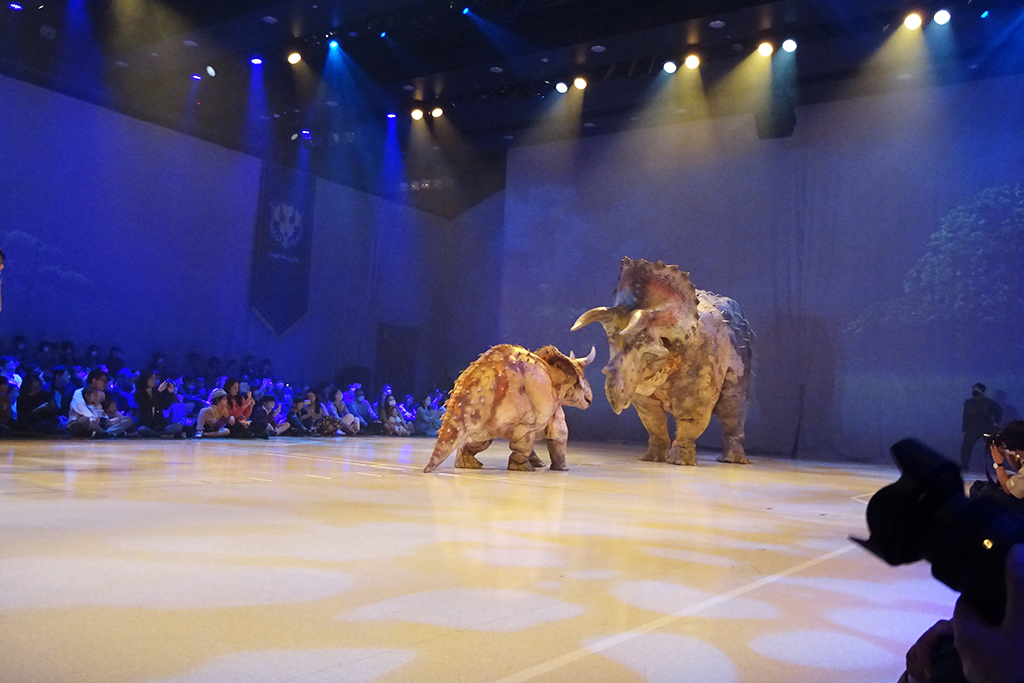 DINO SAFARI　トリケラトプスの親子