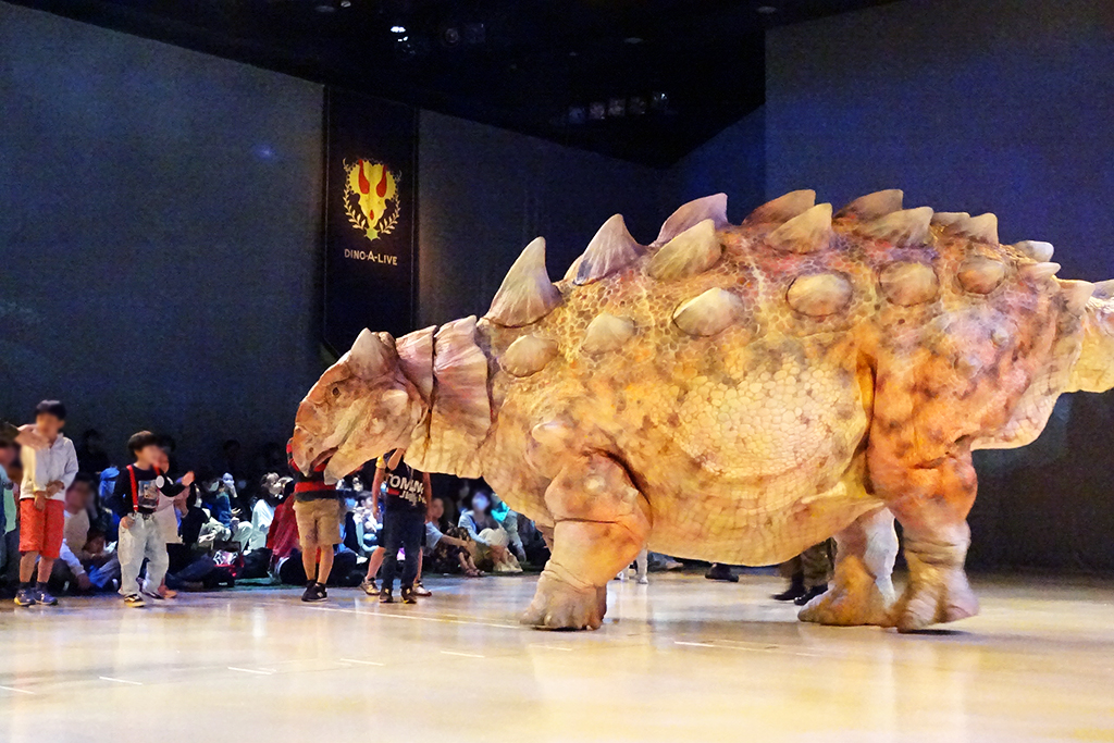 DINO SAFARI　アンキロサウルスとのふれあい