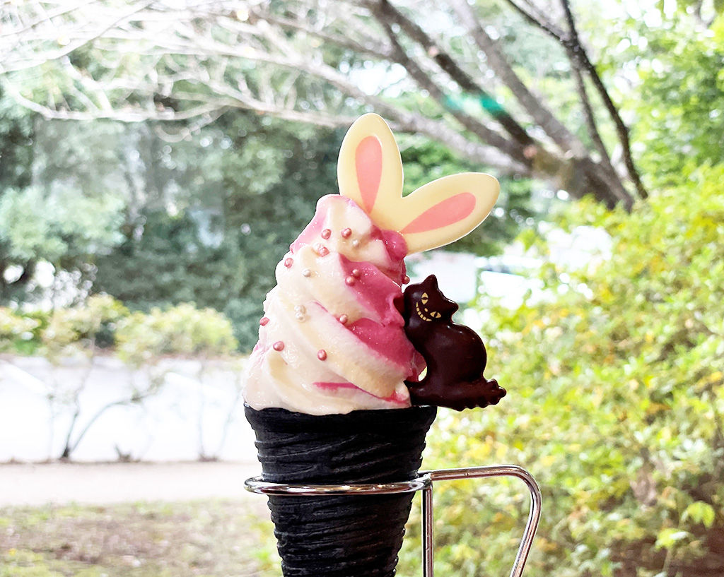 白うさぎのバラのミックスソフト/京成バラ園（千葉県/八千代市）