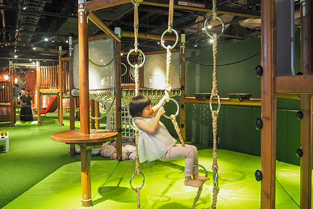 アスレチック遊具で体を動かして遊べる/屋内・冒険の島 ドコドコ 立川髙島屋S.C.