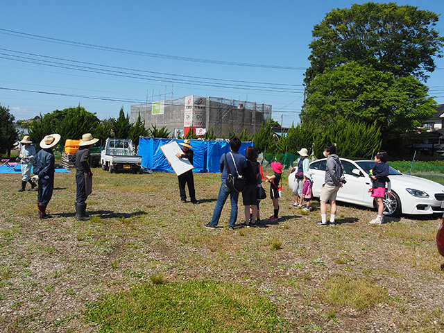 スタッフさんのレクチャー｜田植え体験/まなびファーム（千葉県/九十九里町）