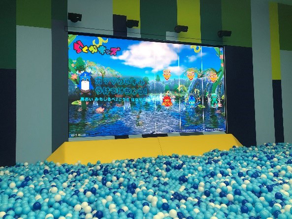 「らくがき」にボールをぶつけてガッツをチャージ／らくがキッズ 宇都宮ベルモール