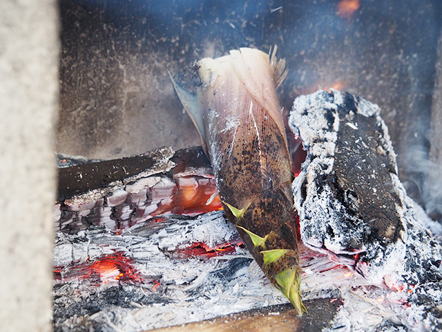 タケノコを焼く様子/森本農園（千葉県/木更津市）