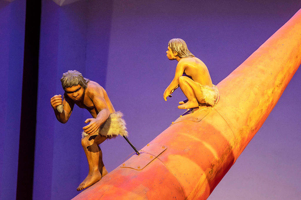 生命の樹の最上部にあるネアンデルタール人/太陽の塔(大阪府/吹田市)