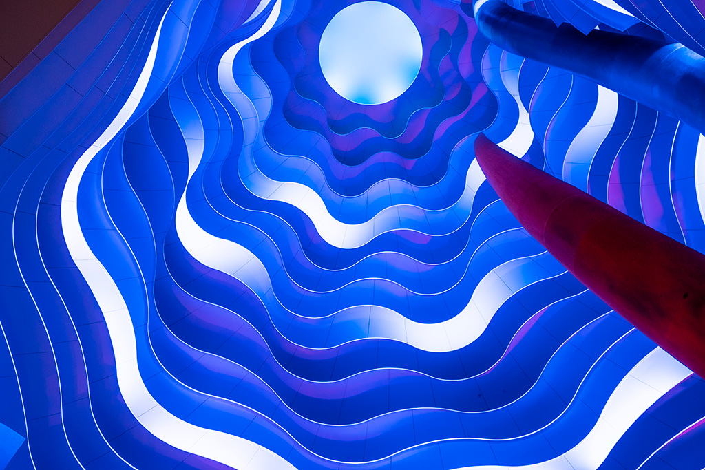 未来へと続く不思議な空間/太陽の塔(大阪府/吹田市)