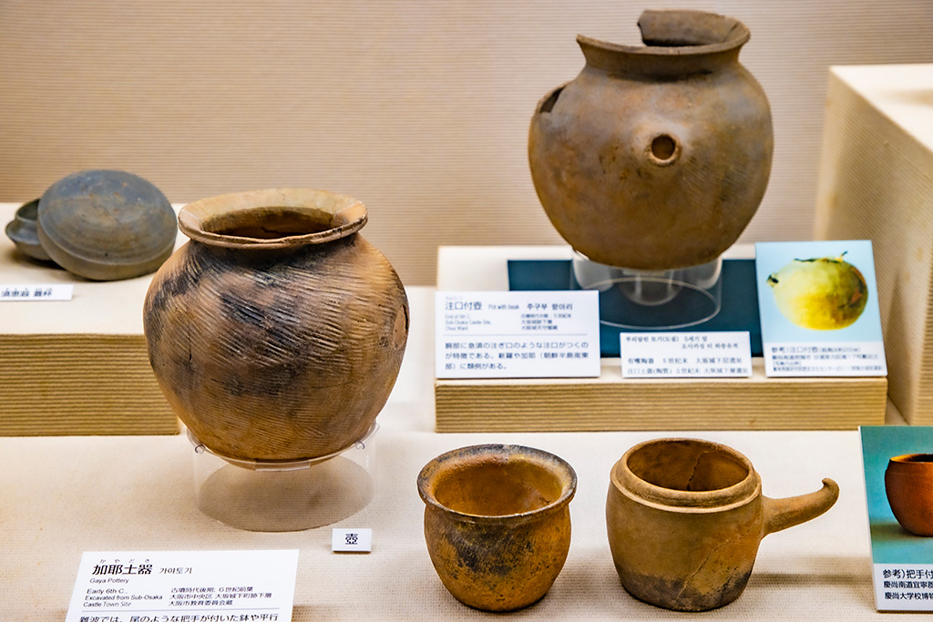 地層から発見された土器などの展示/大阪歴史博物館（大阪府/大阪市）