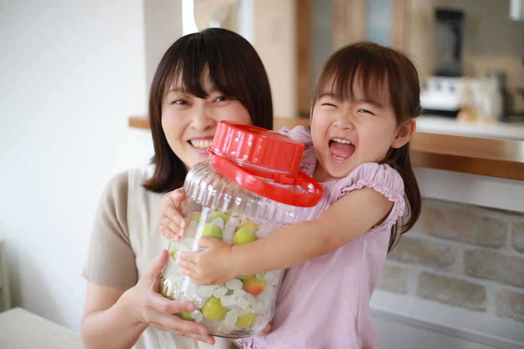 子どもと「梅仕事」 時期はいつ？ 梅シロップ・梅酒の簡単レシピ、梅の選び方も