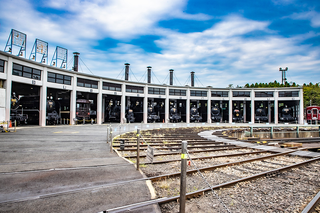 「扇形車庫」と蒸気機関車/京都鉄道博物館(京都府/京都市)