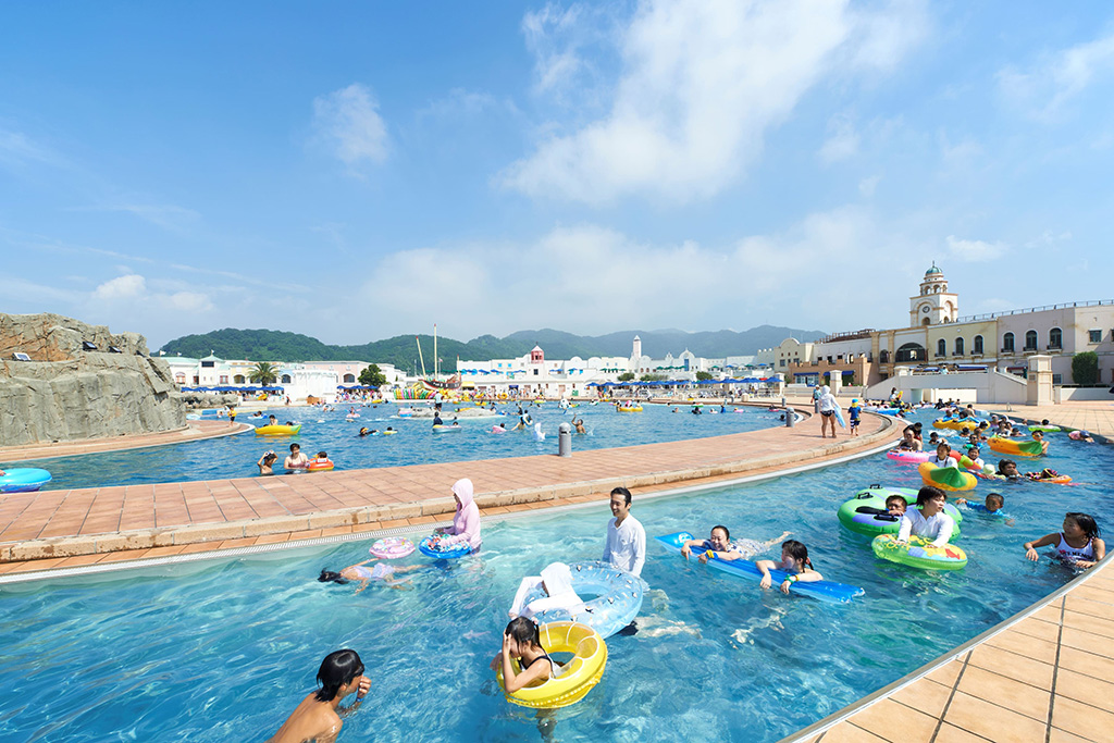 全長230mの流れるプール「ウロボロスの河」/ラグーナテンボス(愛知県/蒲郡市)