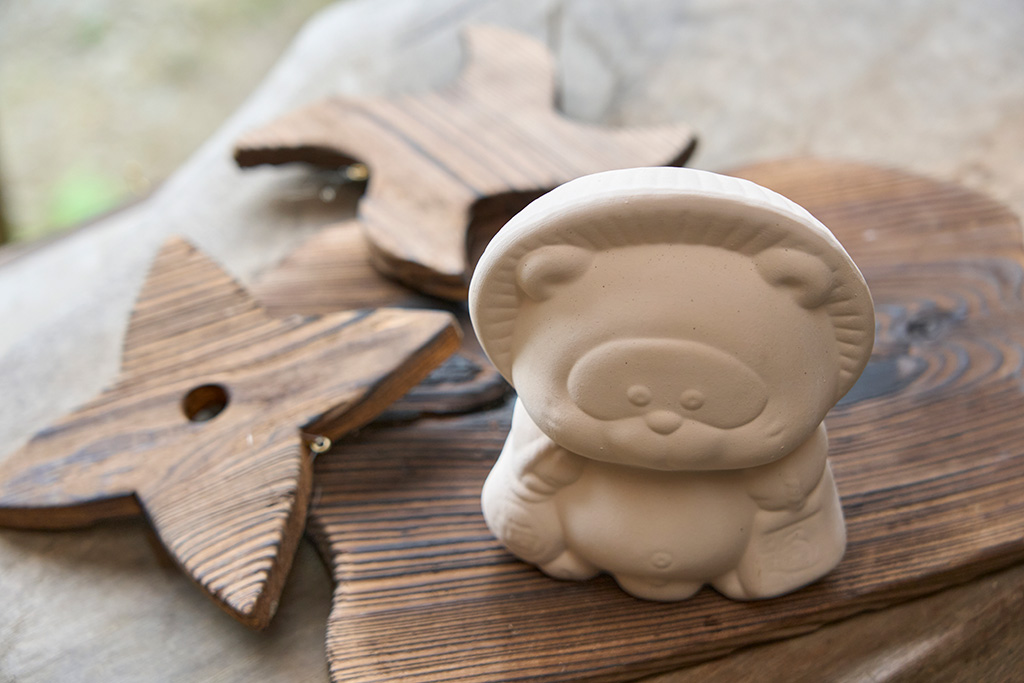 楽焼の絵付け体験/甲賀の里忍術村(滋賀県/甲賀市)