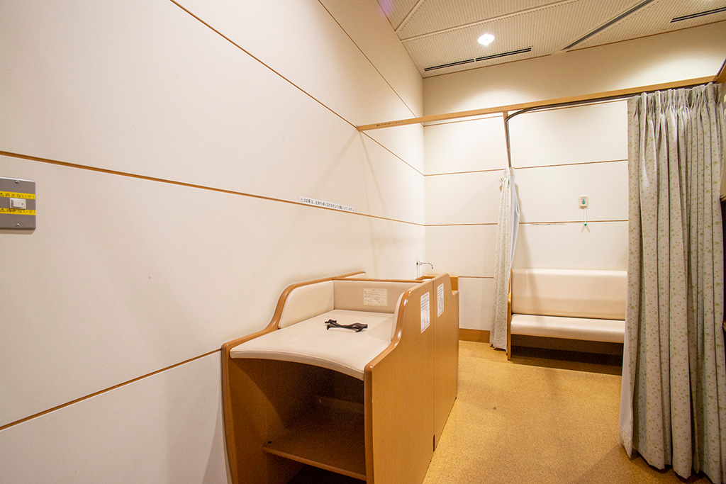 オムツ替え台/国立国際美術館（大阪府/
大阪市）