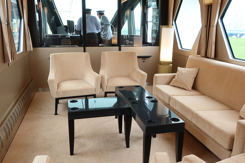 6号車の「コックピットスイート」/東武鉄道新型特急「スペーシア X」