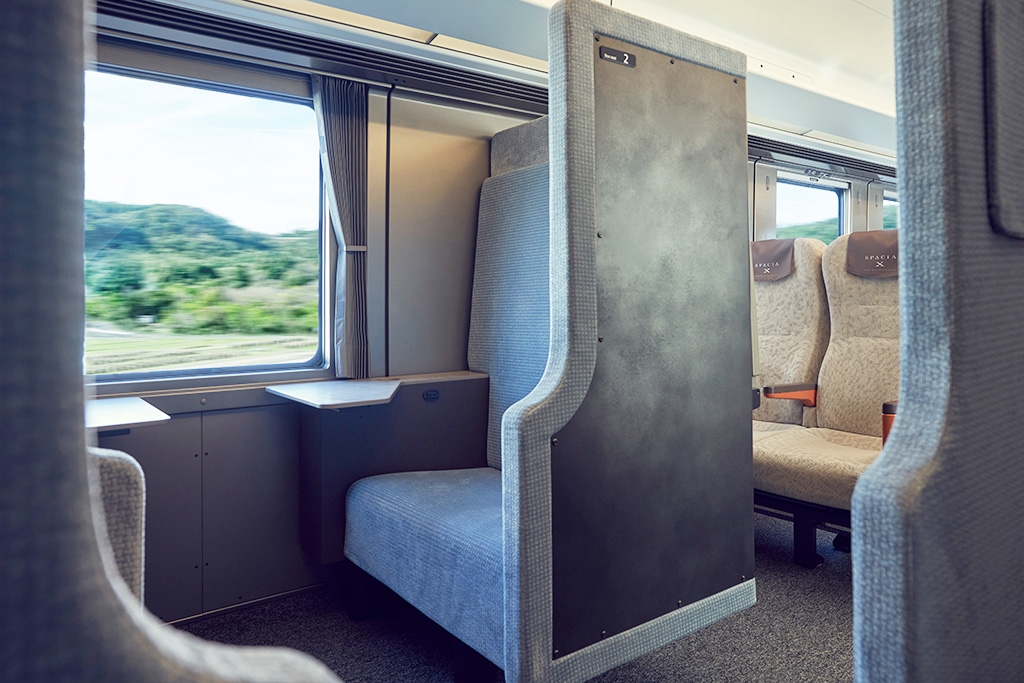 「ボックスシート」（5号車）/東武鉄道新型特急「スペーシア X」