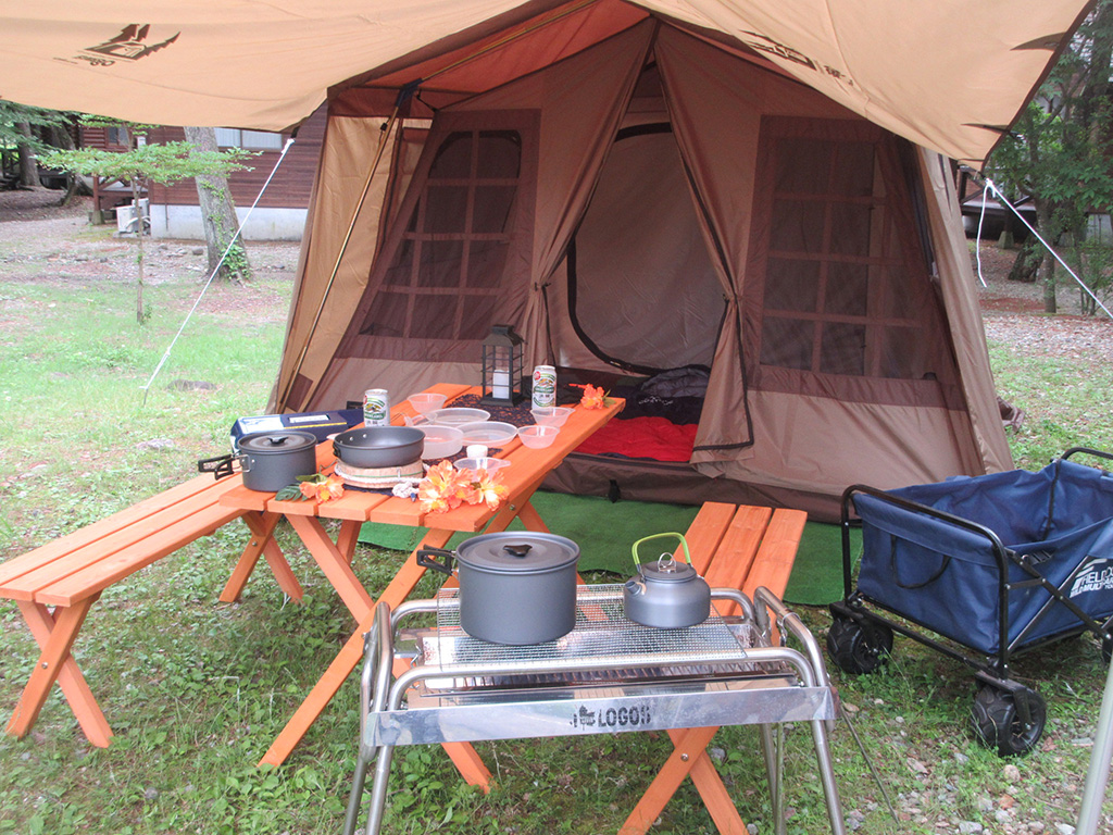 テント、備品が設置済の「楽ちんキャンプ」/
鳥野目河川公園オートキャンプ場（栃木県／那須塩原市）