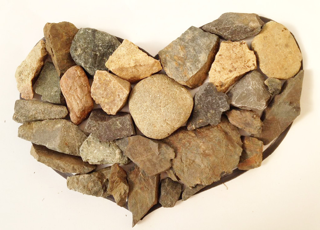 石の形、特徴に気付く「ジグソーストーン」