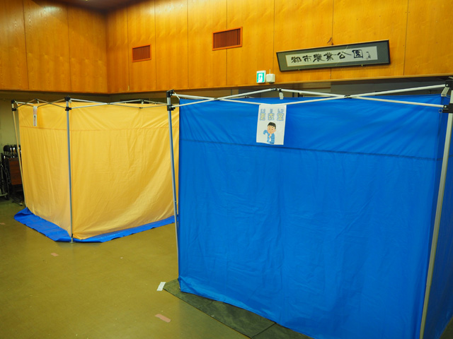 男女別の着替え場所も用意されている/足立区都市農業公園