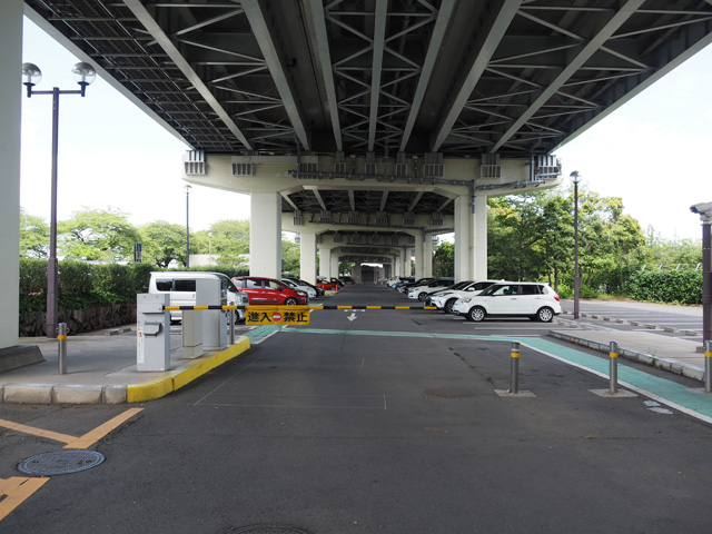 駐車場も150台以上と多く用意されている/足立区都市農業公園