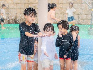 大阪府の水遊びスポット7選!じゃぶじゃぶ池や噴水、無料で川遊びができる親水公園など